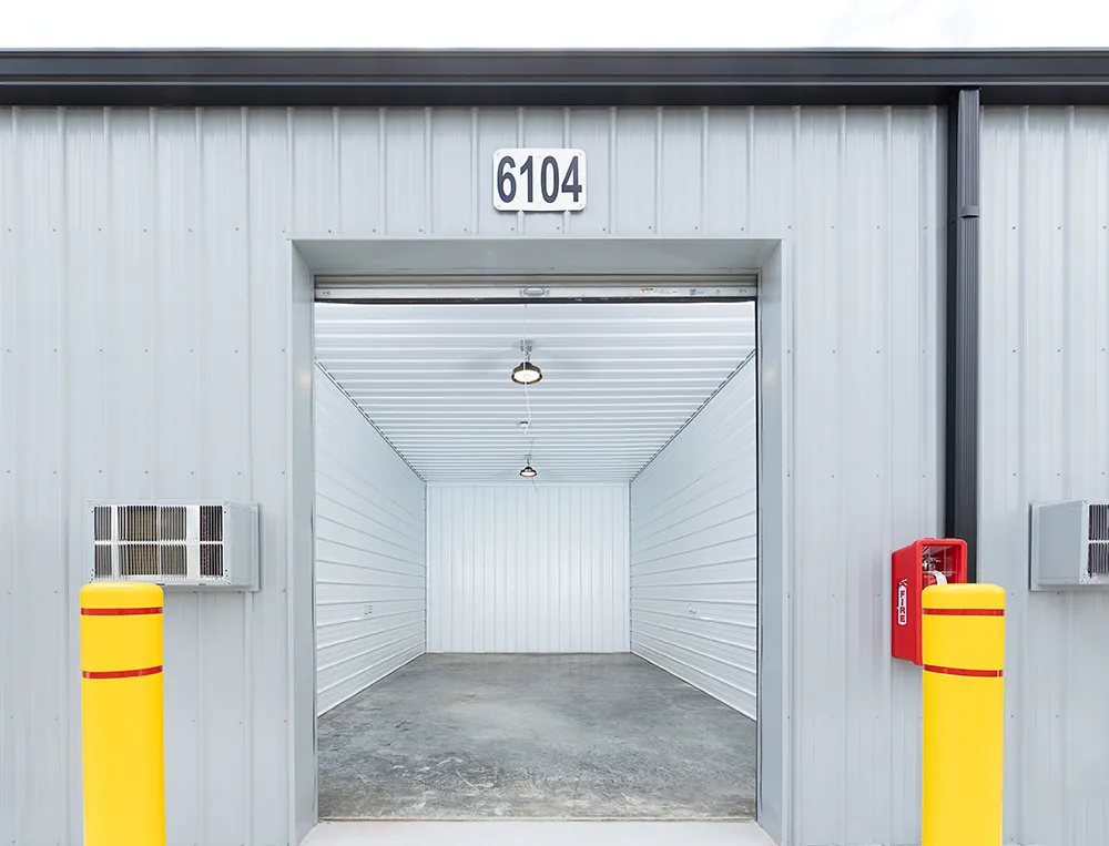 Unit - 15x26 - Exterior - 6104 Lebanon (1)